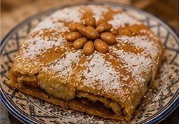 Bastela de pollo y almendras